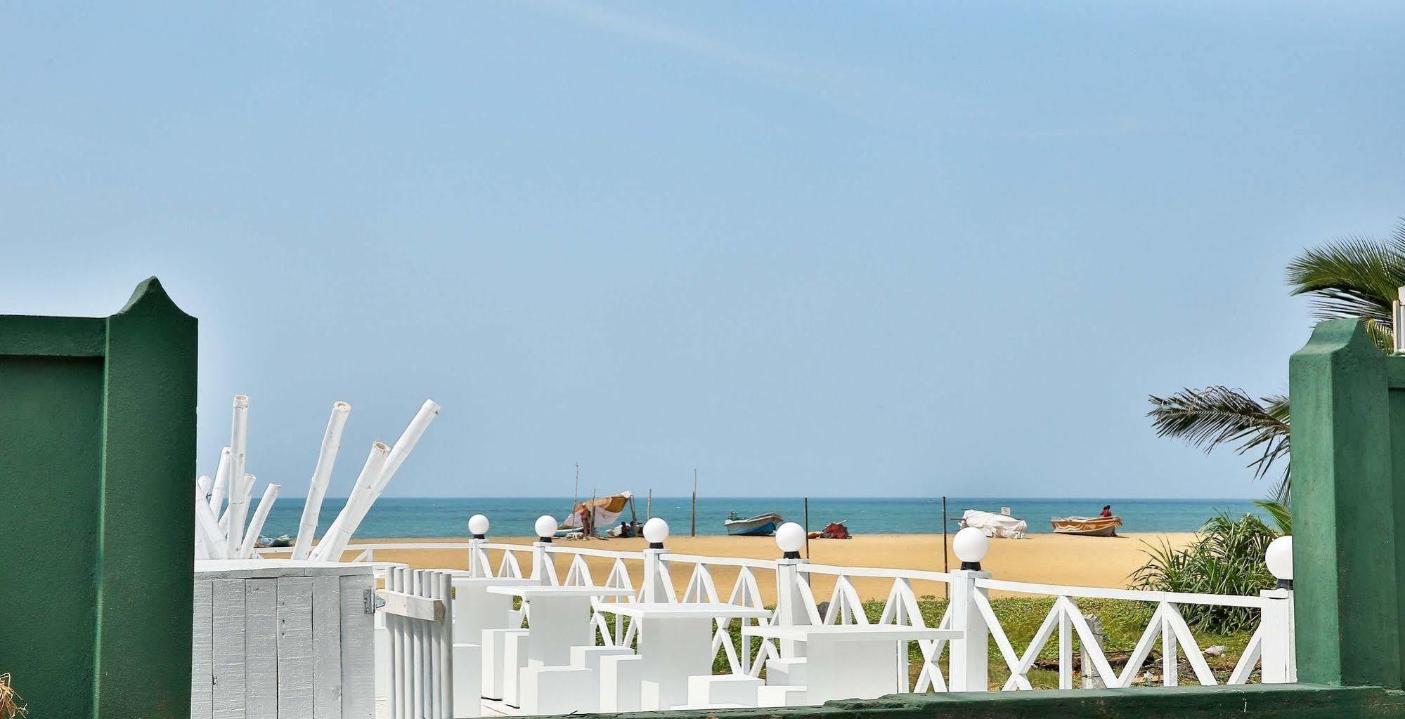 The Reef Beach Hotel Negombo Exterior photo