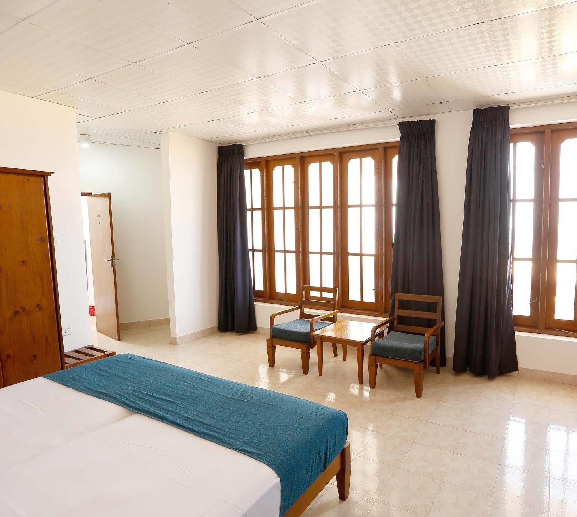The Reef Beach Hotel Negombo Exterior photo