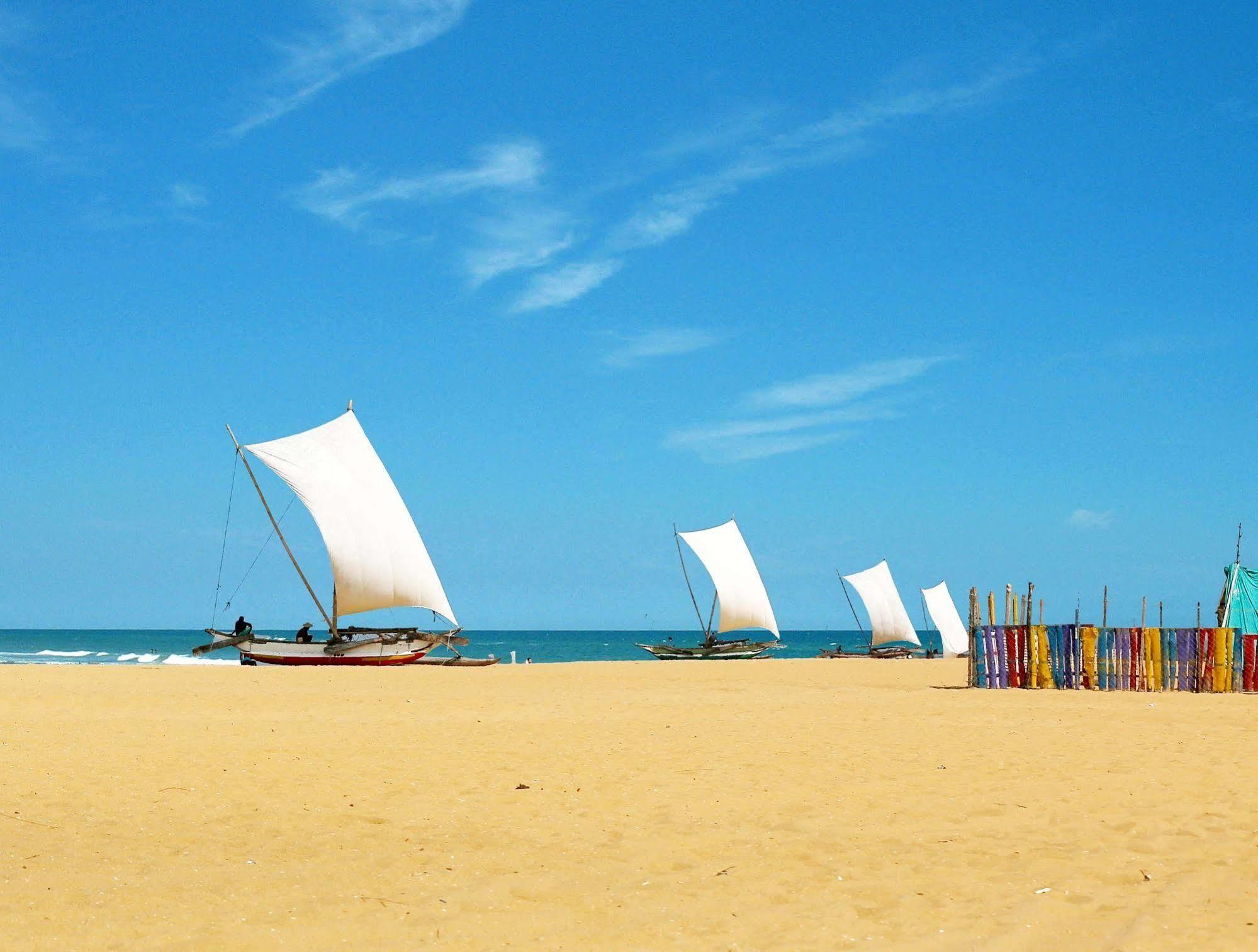 The Reef Beach Hotel Negombo Exterior photo
