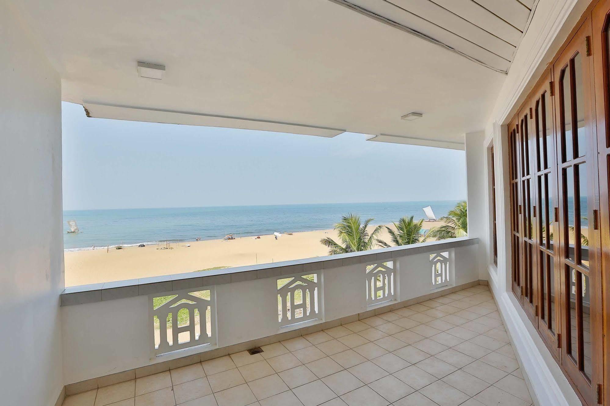 The Reef Beach Hotel Negombo Exterior photo