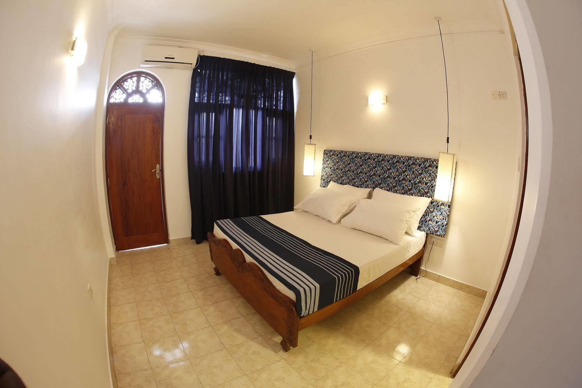 The Reef Beach Hotel Negombo Exterior photo
