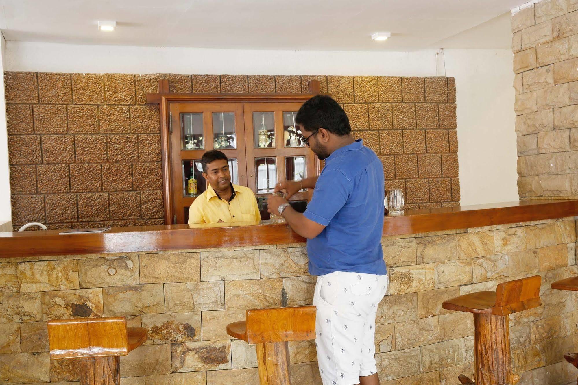 The Reef Beach Hotel Negombo Exterior photo
