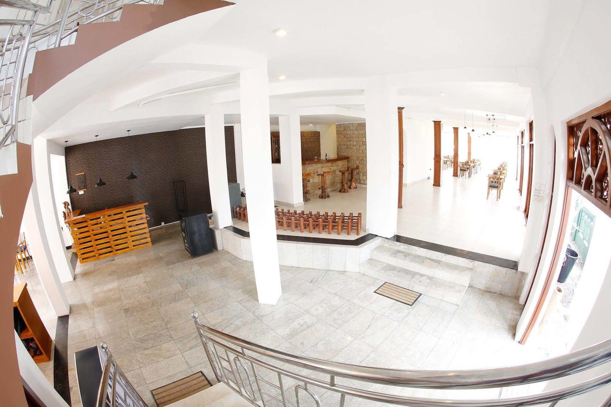 The Reef Beach Hotel Negombo Exterior photo